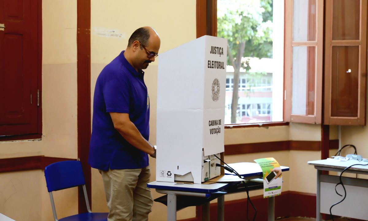 O vice-governador Mateus Simões