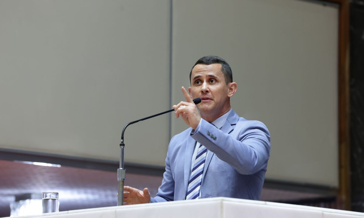 O deputado Eduardo Azevedo