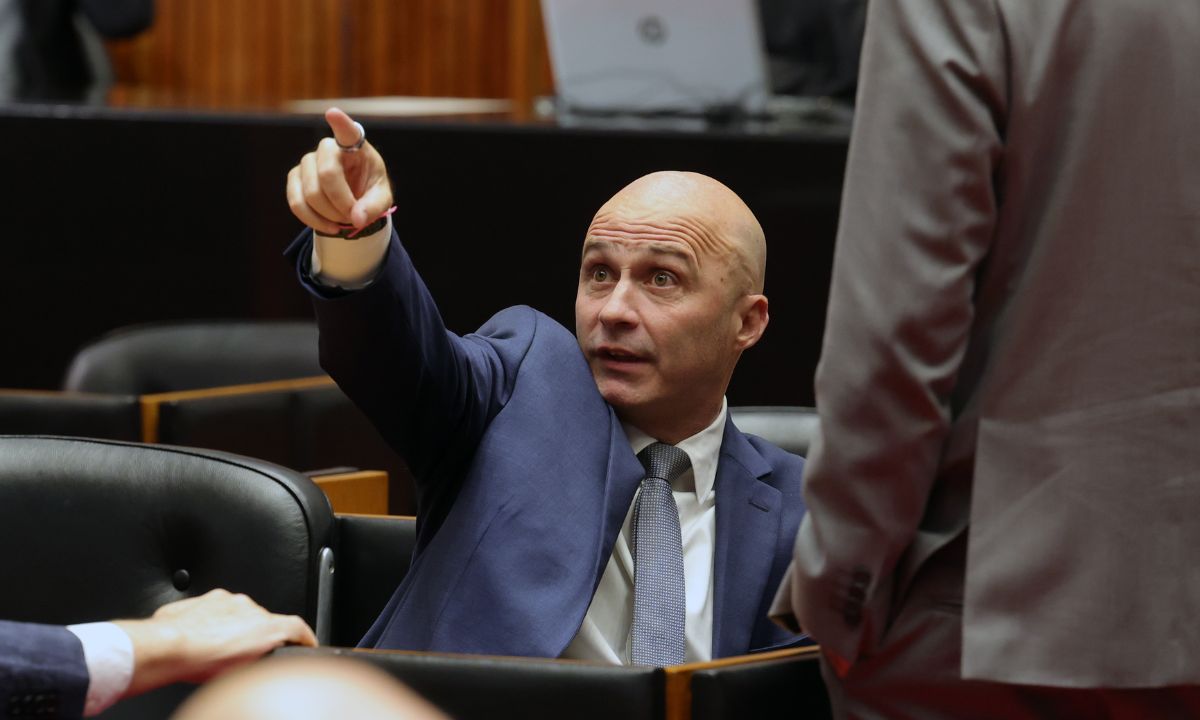 O deputado Gustavo Valadares