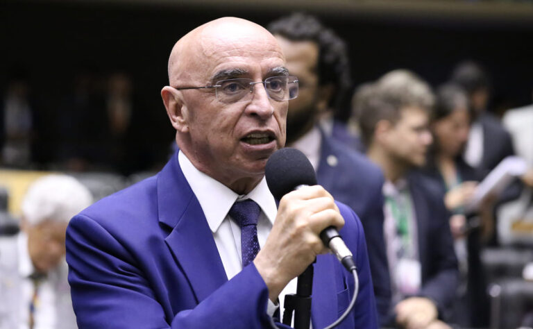 Mário Heringer no plenário da Câmara