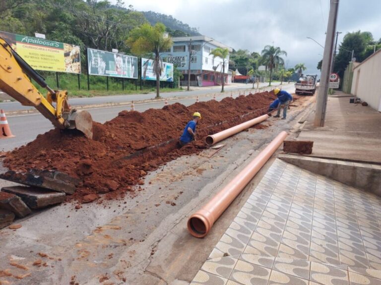 Obra de saneamento em Poços de Caldas