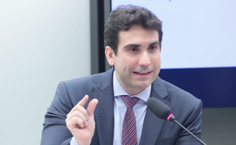 Gabriel Galípolo na Comissão de Finanças em julho de 2025