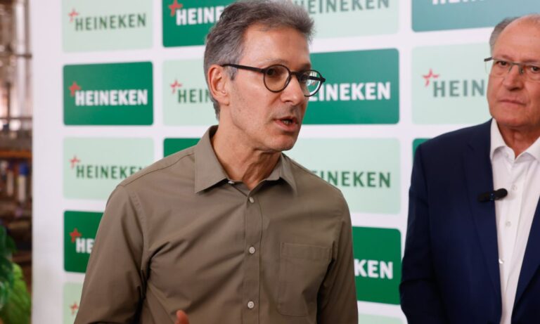 Zema durante inauguração da Fábrica da Heineken, em Passos