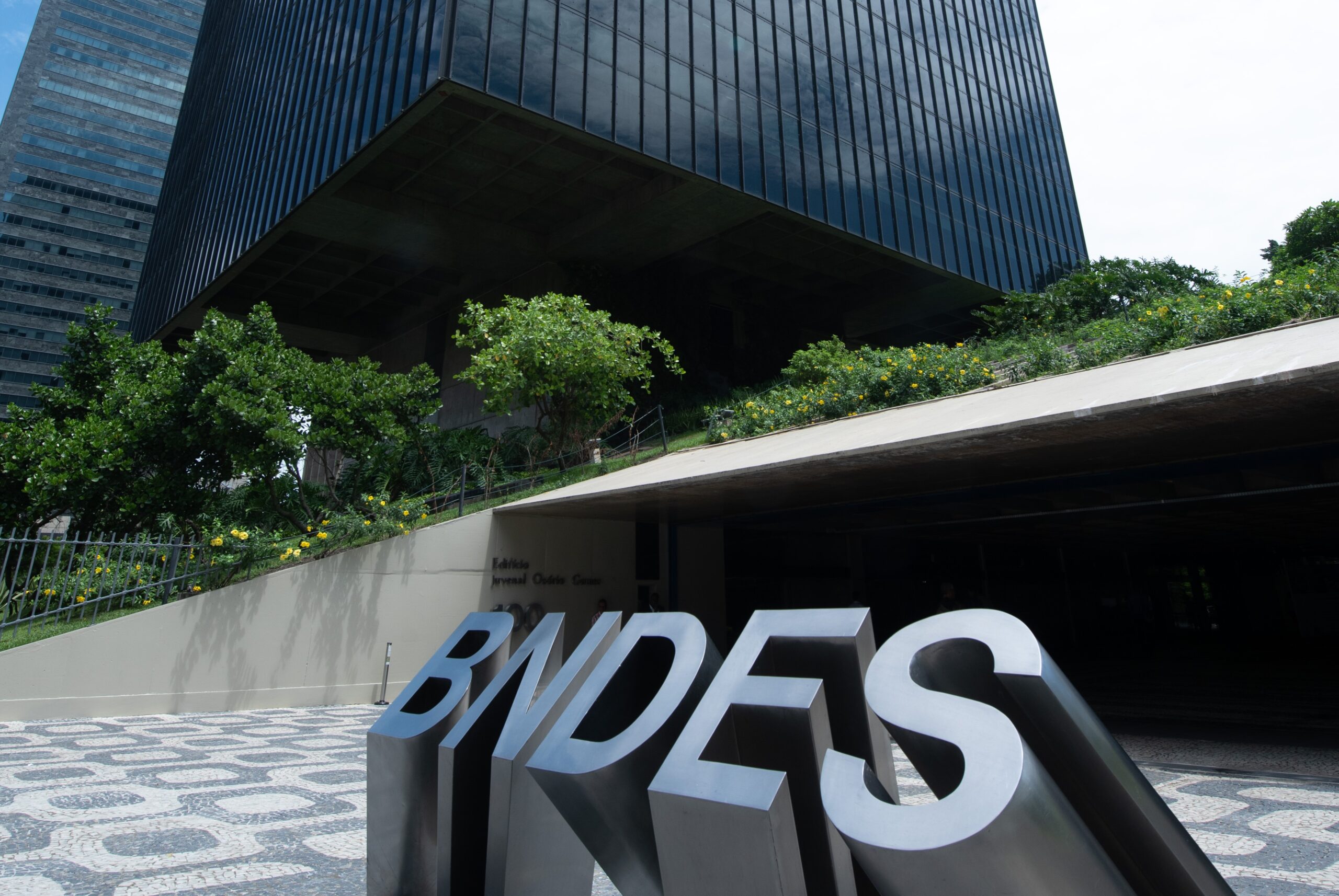 Portaria autoriza pagamento de até R$ 8,38 milhões ao BNDES por estudos das BRs-116 e 251