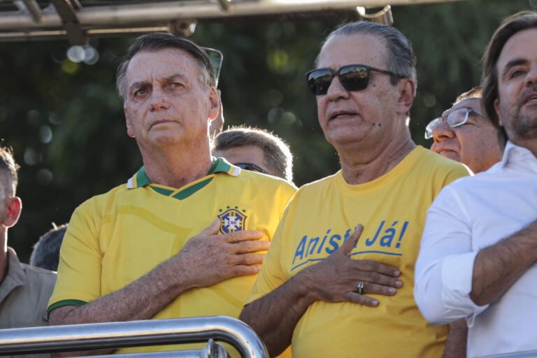 Bolsonaro e Malafaia em manifestação