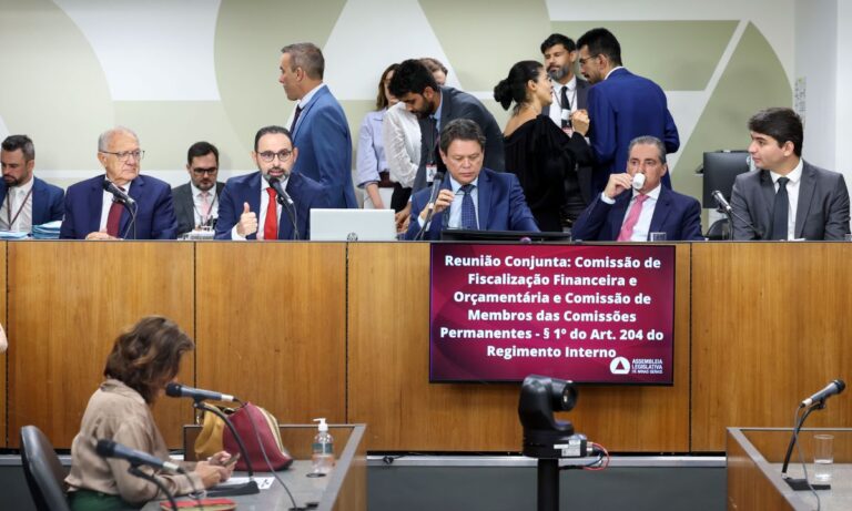 Deputados debatem a privatização da Copasa