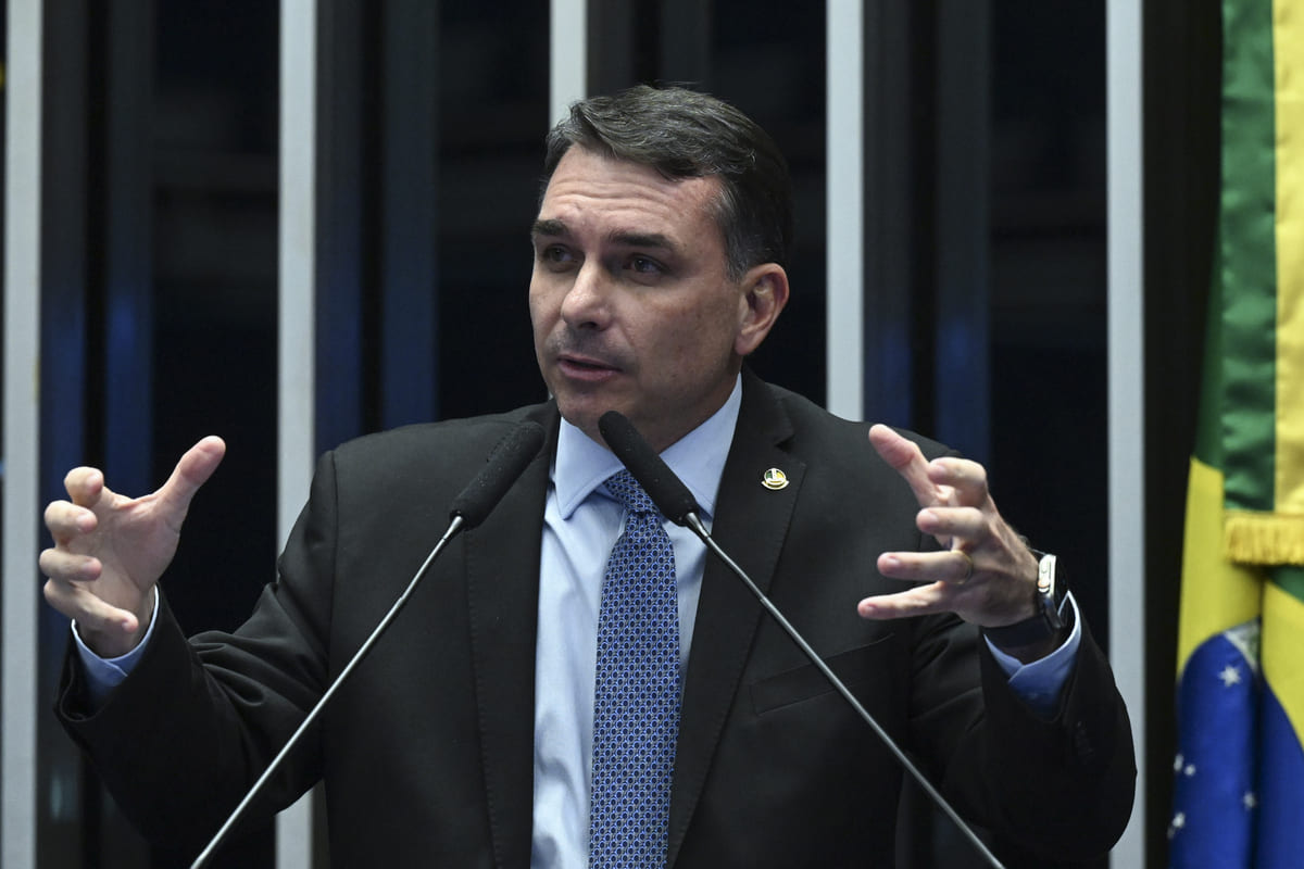 Flávio Bolsonaro no plenário