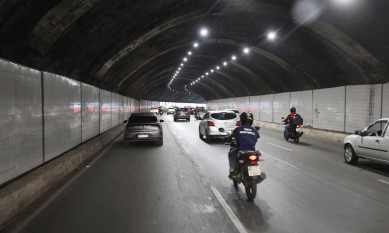 Registro de trânsito na Avenida Cristiano Machado. O Governo de Minas Gerais prepara aplicação de novas regras para a CNH. Foto: Luiz Santana / ALMG
