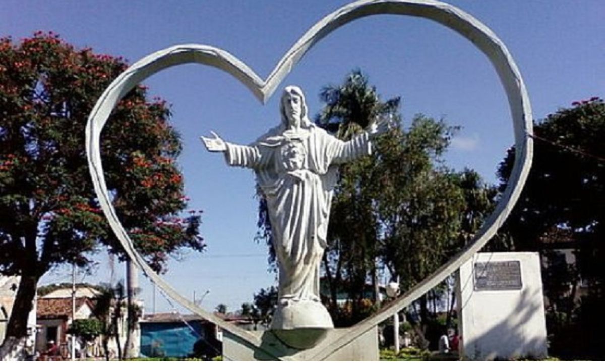 Estátua de Cristo em Coração de Jesus, no Norte de Minas