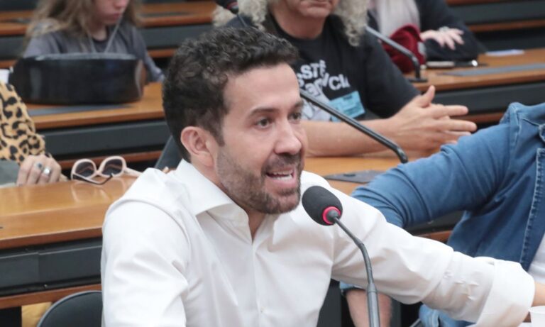 O deputado André Janones