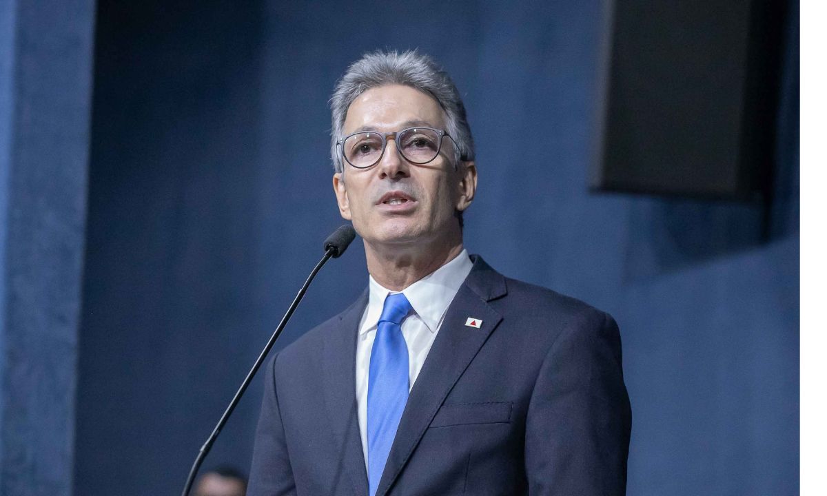 O governador Romeu Zema (Novo) discursa durante evento.