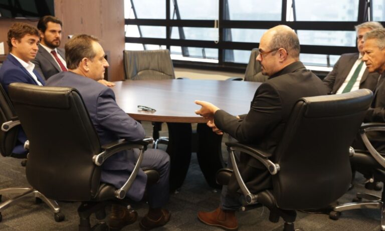 Reunião de Mateus Simões, Nikolas Ferreira e Luiz Carlos Corrêa Junior no TJMG