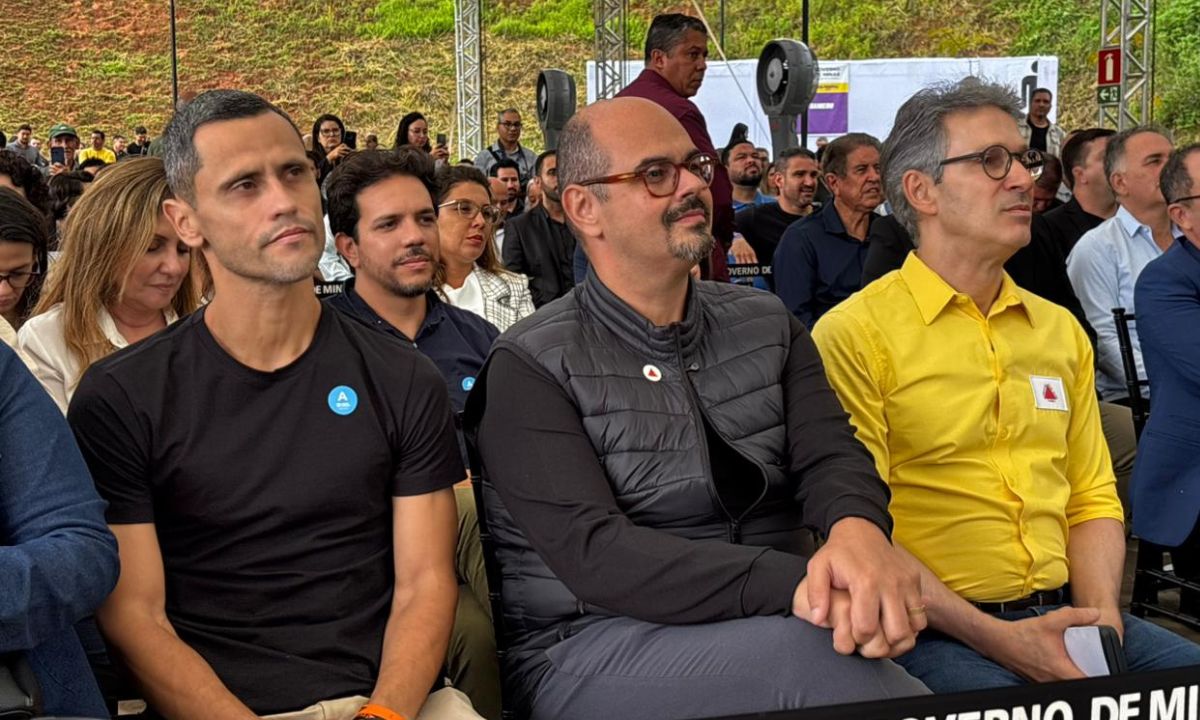 Gleidson Azevedo, Mateus Simões e Romeu Zema na inauguração do Hospital Regional de Divinópolis