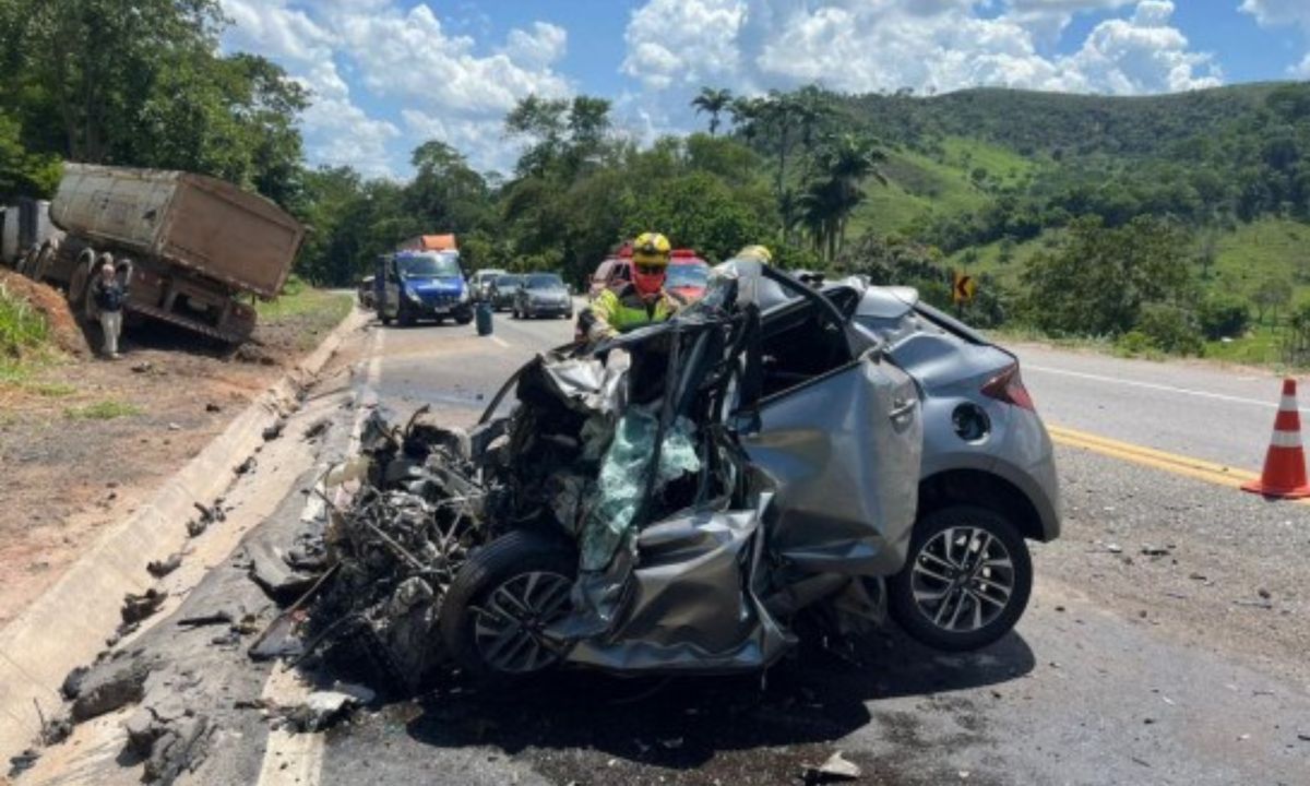 Foto mostra acidente na BR-381