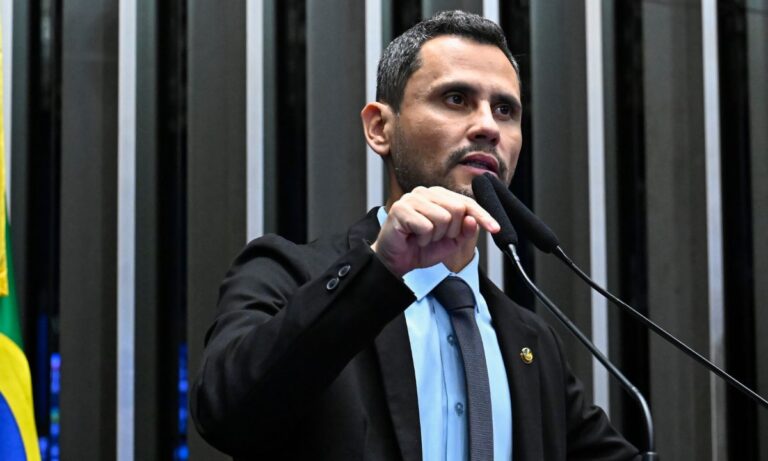 O senador Cleitinho Azevedo.