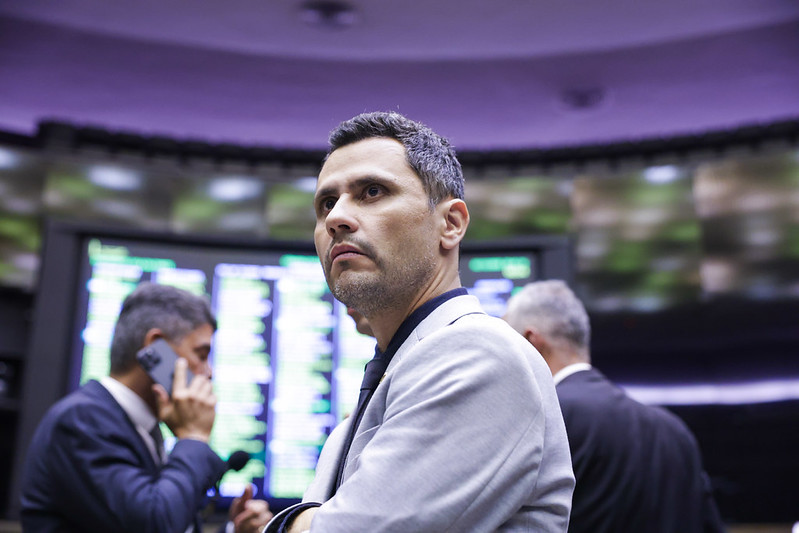 O senador Cleitinho Azevedo durante sessão no Senado Federal.