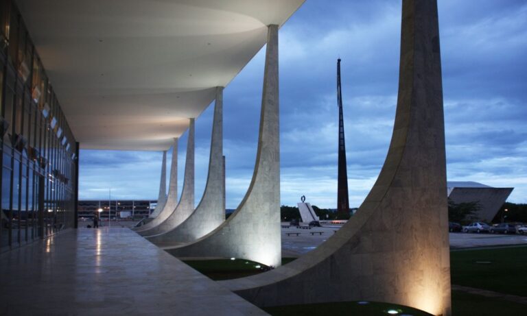 Fachada do Supremo Tribunal Federal à noite