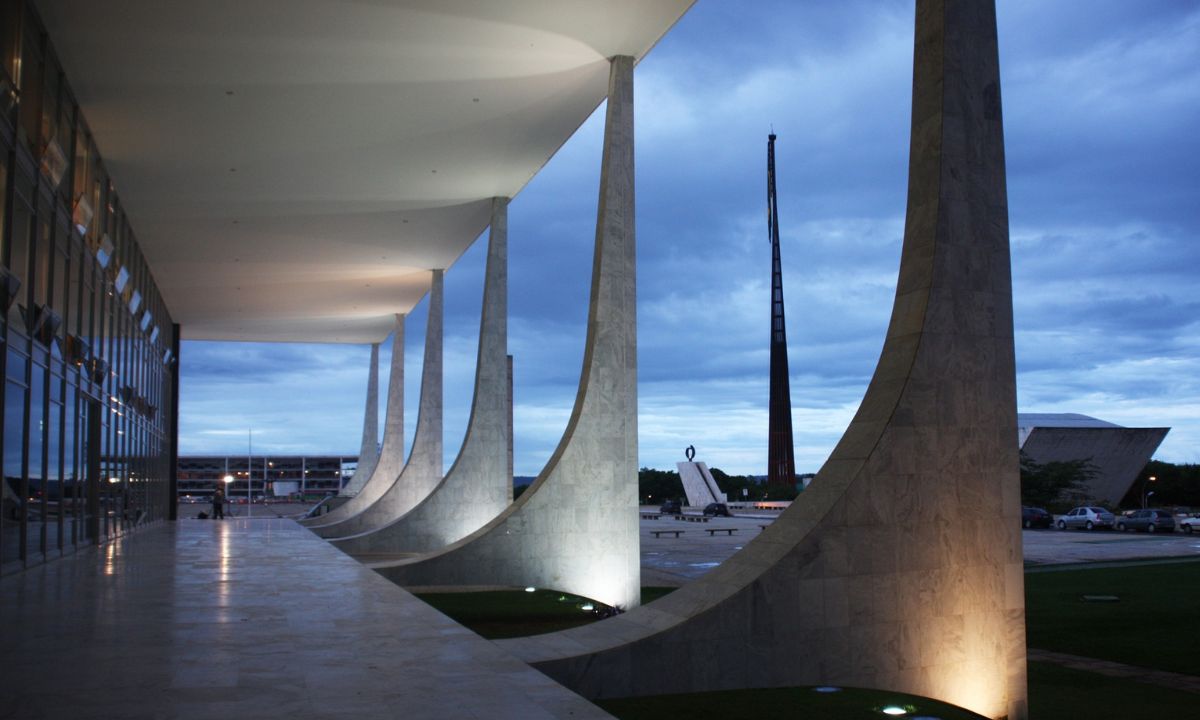 Fachada do Supremo Tribunal Federal à noite