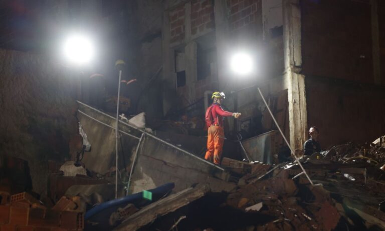 Bombeiros atuam em Juiz de Fora após fortes chuvas