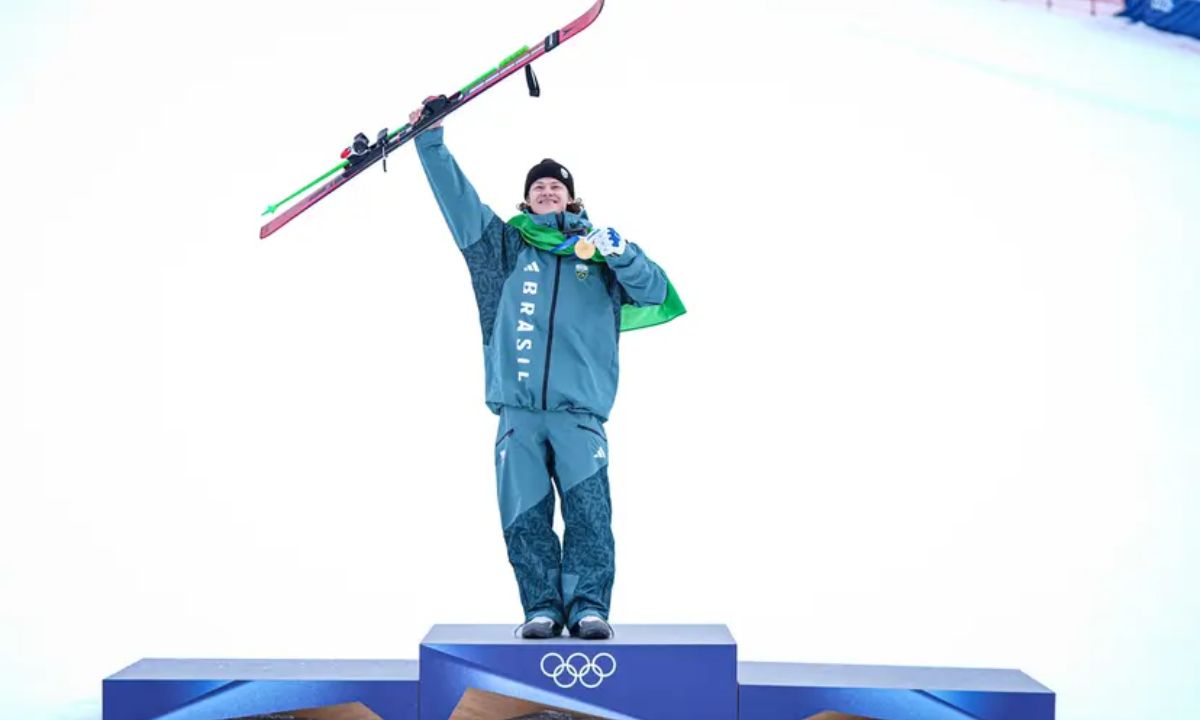 Lucas Pinheiro Braathen sobe ao pódio na Olimpíada de Inverno