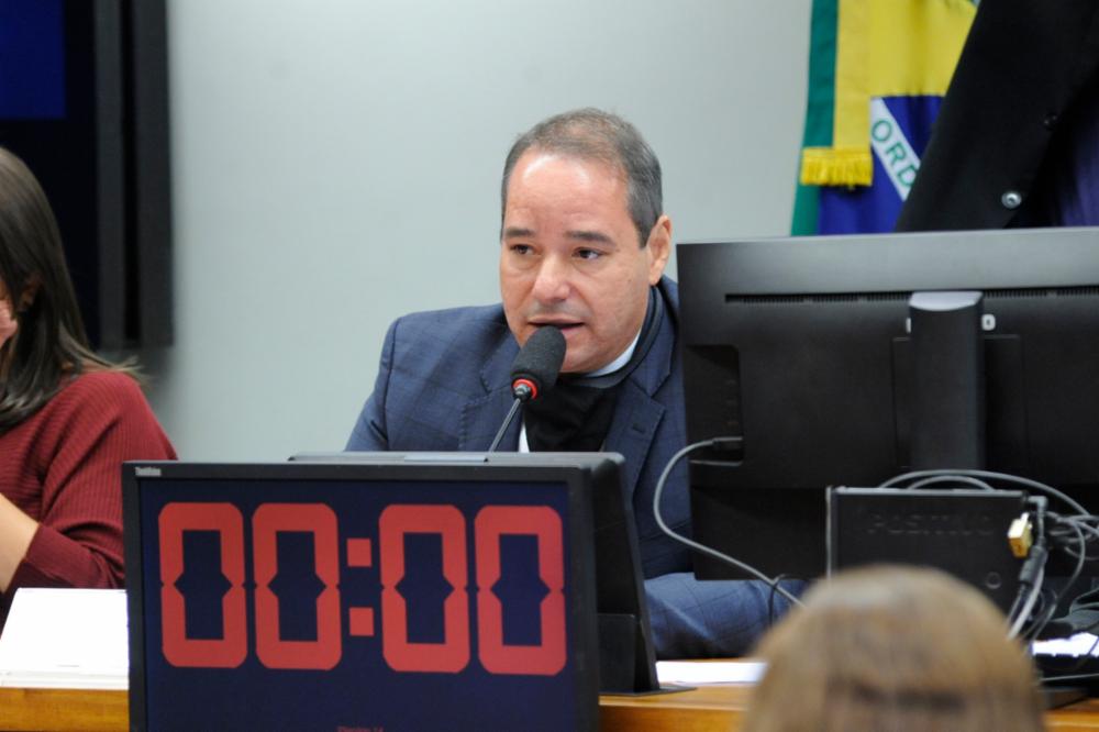 Na foto, o deputado federal Luis Tibé (Avante)