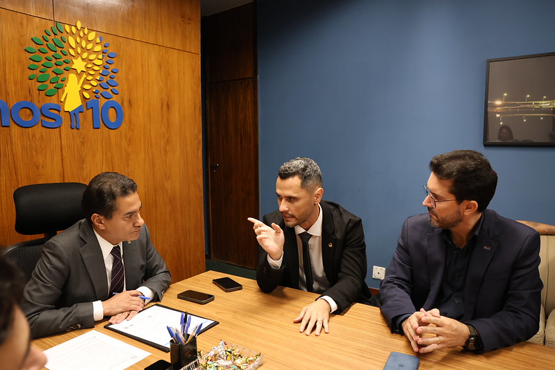 Na foto, o deputado federal e presidente do Republicanos, Marcos Pereira, o senador Cleitinho e o prefeito de Patos de Minas, Luís Eduardo Falcão