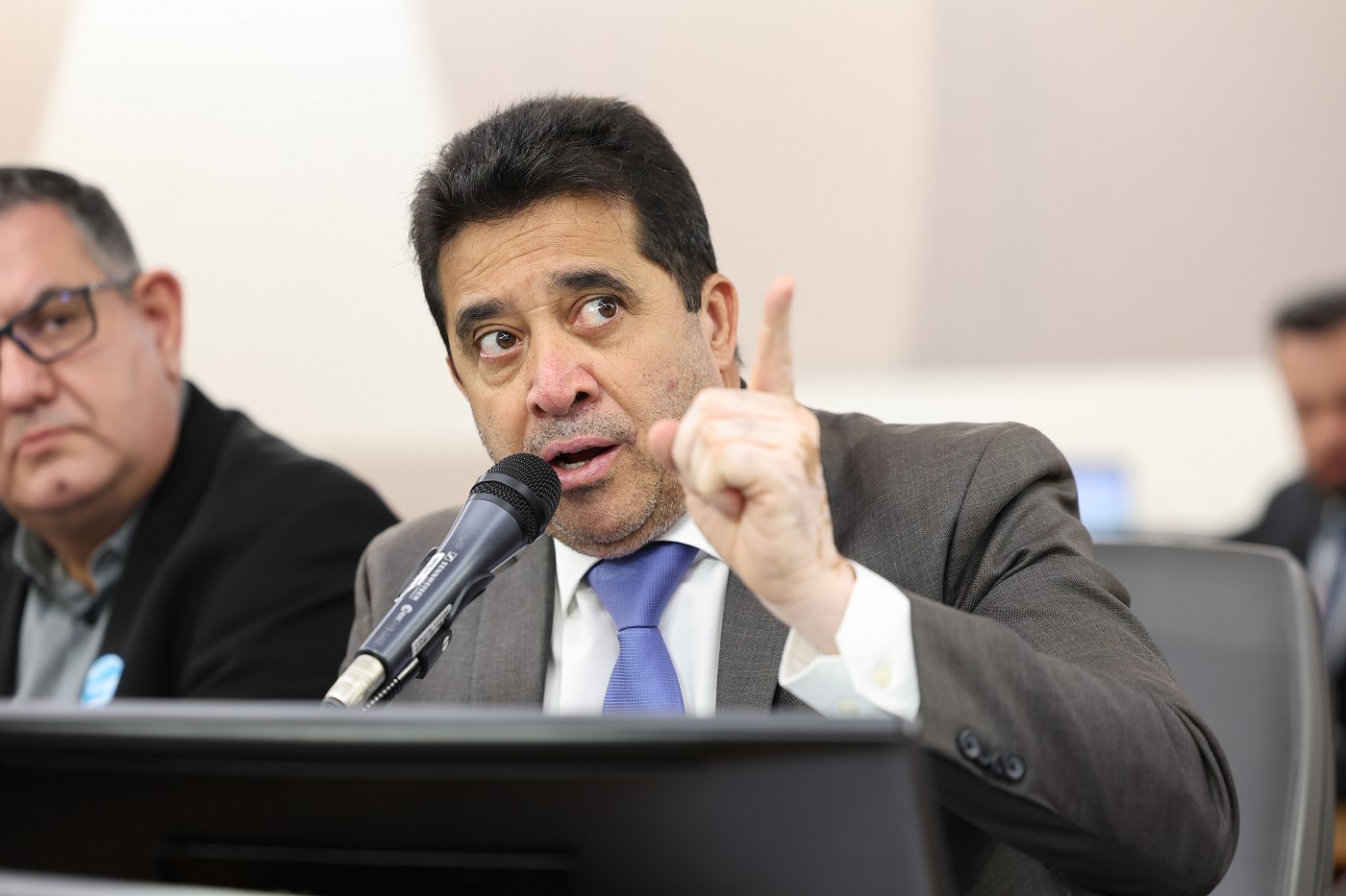 O deputado estadual Sargento Rodrigues durante sessão na Assembleia de Minas