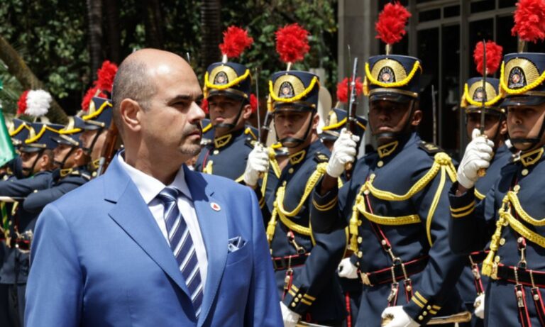 Mateus Simões na solenidade de posse no Palácio da Liberdade