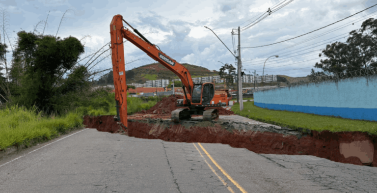 Chuvas fortes causam danos e interrompem trânsito no Acesso Norte, em Juiz de Fora
