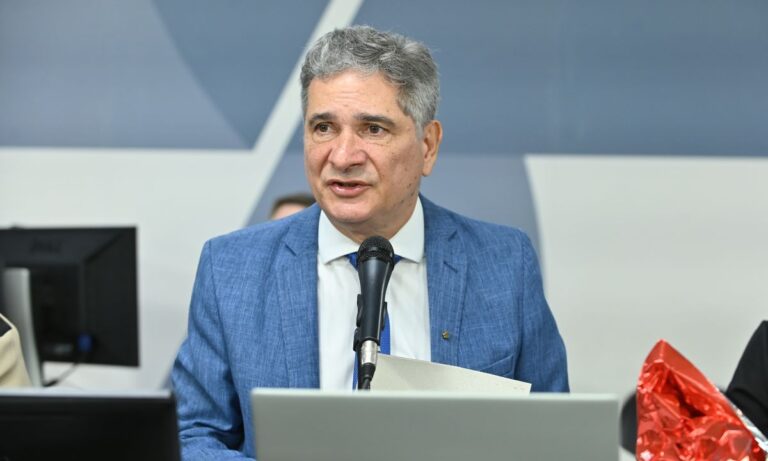 O prefeito de Governador Valadares, Coronel Sandro.