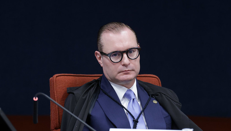 Na foto, o ministro do STF, Cristiano Zanin, durante julgamento.