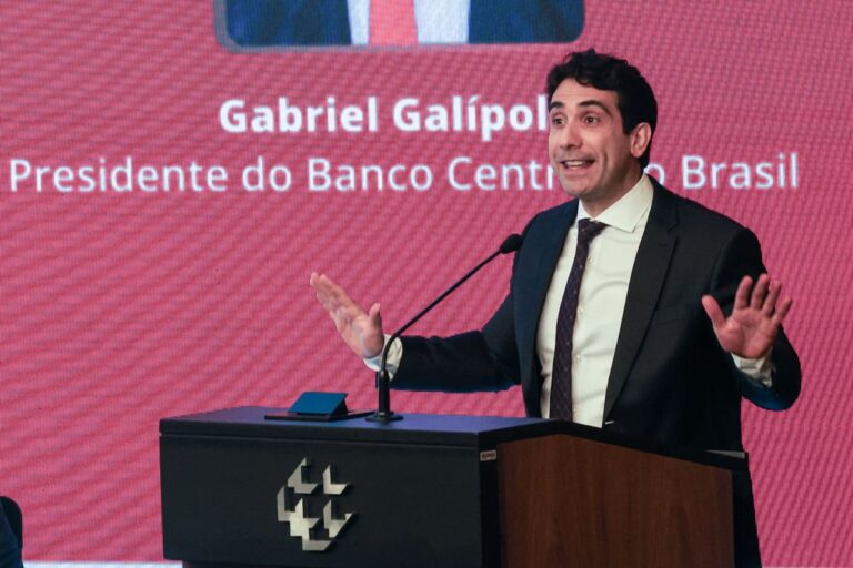 O presidente do Banco Central (BC), Gabriel Galípolo, participa do 2º Seminário Nacional sobre Crédito Consignado