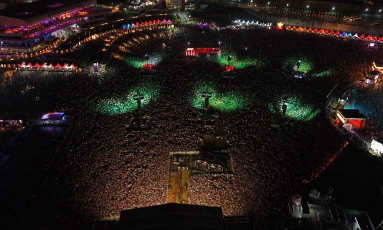 Multidão assiste a show no Lollapalooza