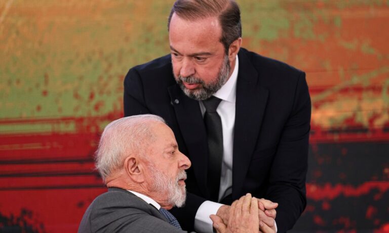Lula e o ministro de Minas e Energia, Alexandre Silveira