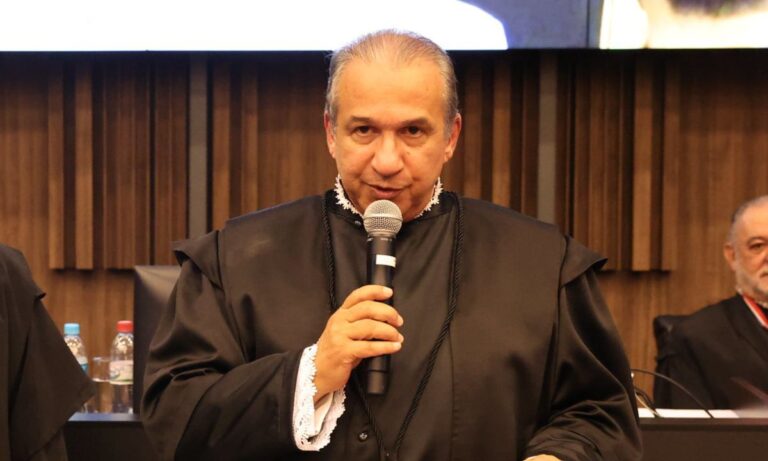 Magid Nauef Láuar durante posse como desembargador do Tribunal de Justiça de Minas Gerais em 12 de junho de 2025.