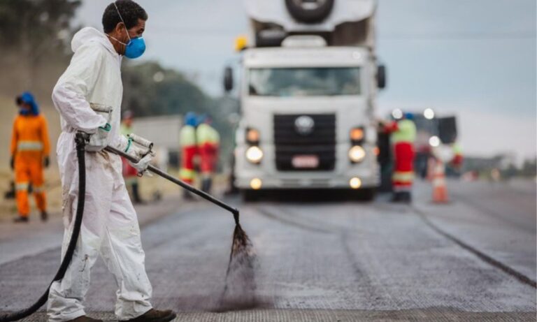 Recuperação asfáltica em rodovia federal