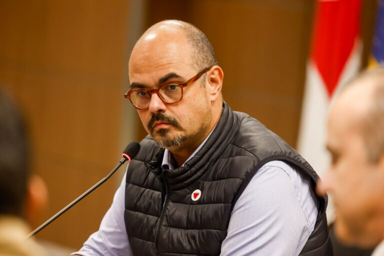Na foto, o vice-governador de Minas, Mateus Simões