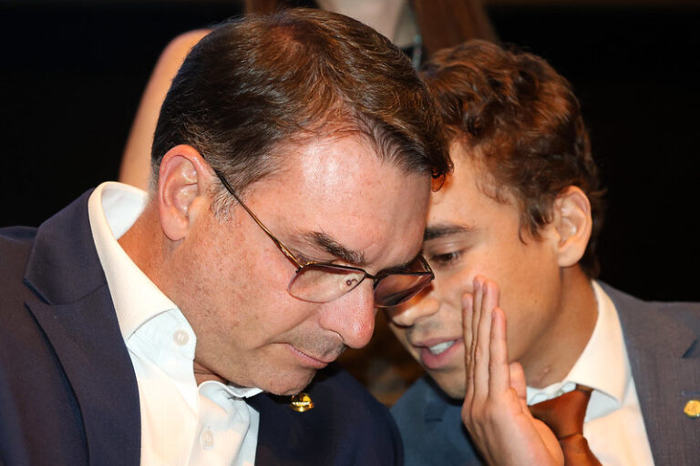 O senador Flávio Bolsonaro (PL-RJ) e o deputado federal Nikolas Ferreira (PL-MG)