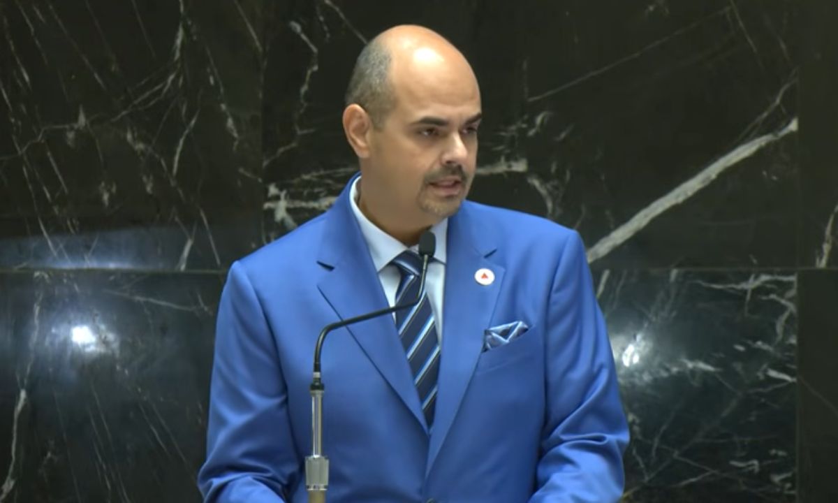 O governador Mateus Simões