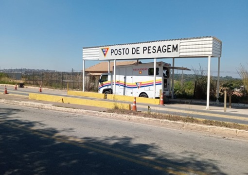 Na foto, um posto de pesagem do DER-MG