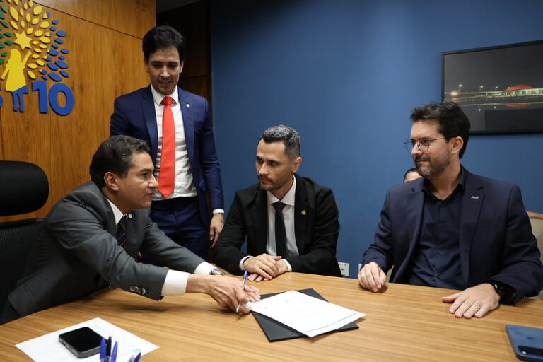 Na foto, presidente nacional do Republicanos, Marcos Pereira (SP), o deputado federal Euclydes Pettersen (MG), o senador Cleitinho Azevedo (MG) e o prefeito de Patos de Minas, Luís Eduardo Falcão.