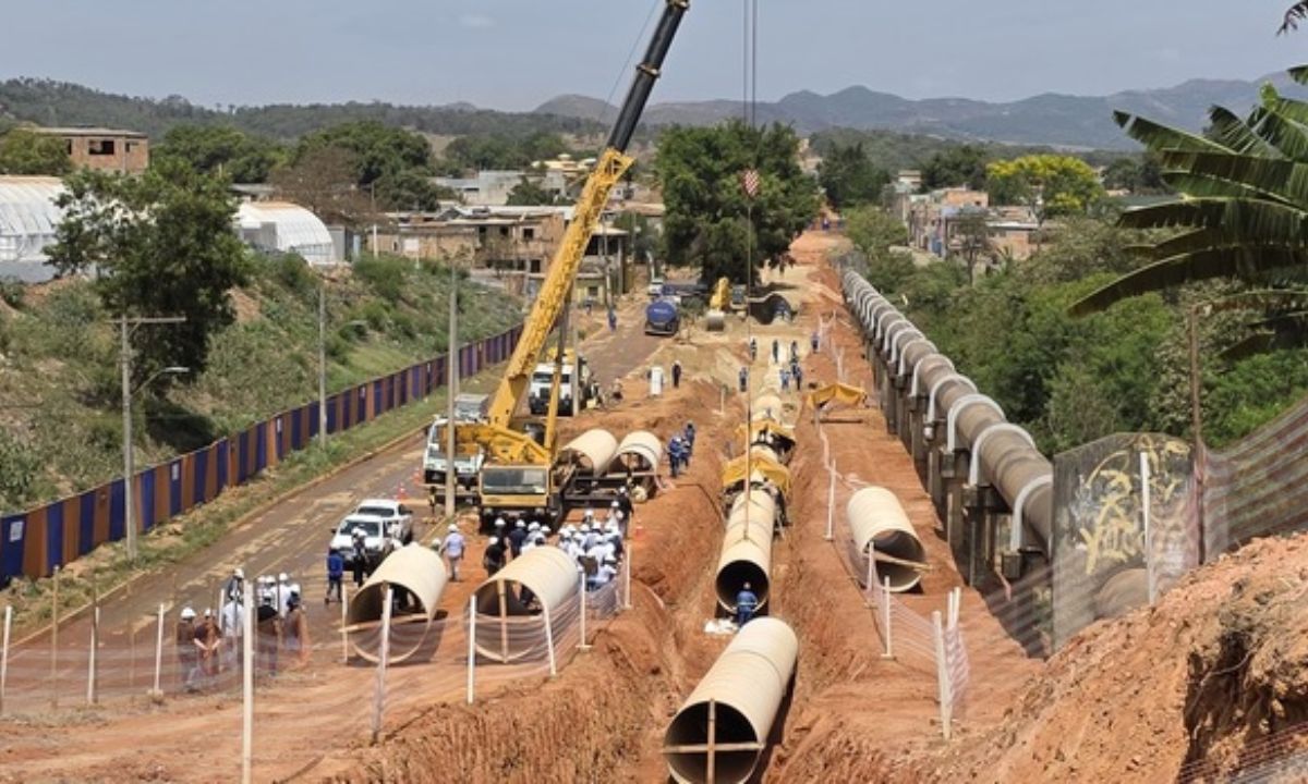 Obra de reforço no abastecimento de água realizada pela Copasa