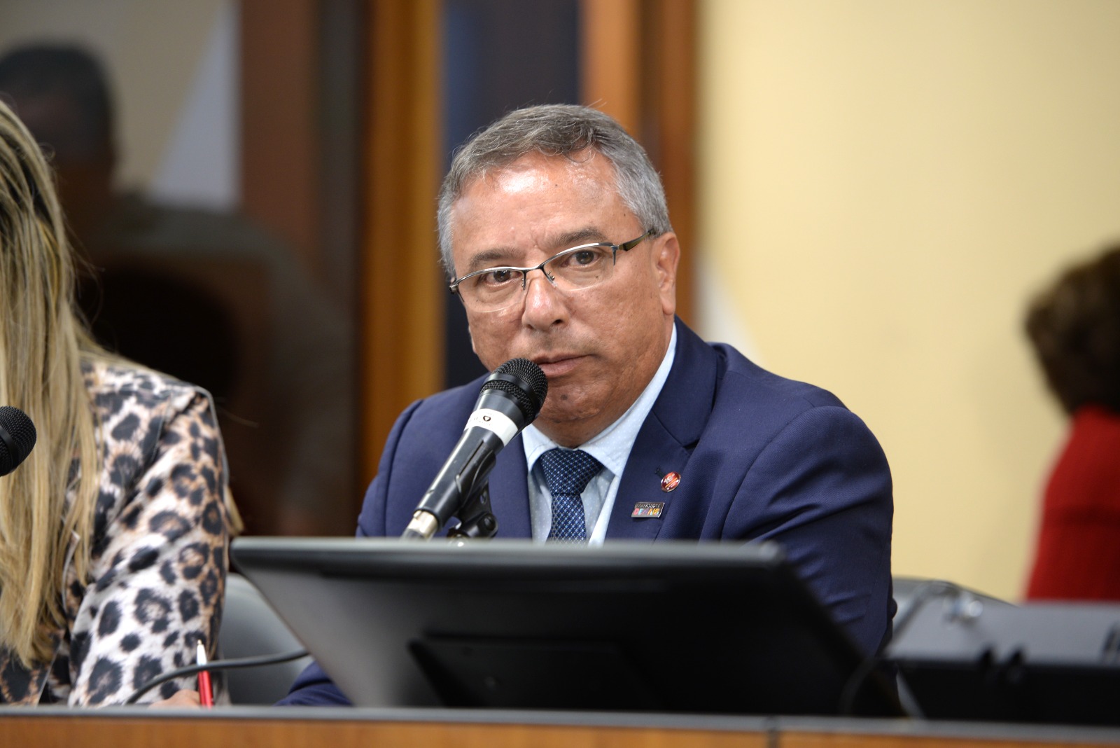 Um pé em cada canoa? Ex-deputado que quer lançar o filho à ALMG em partido da base de Lula é citado em chapa do PL