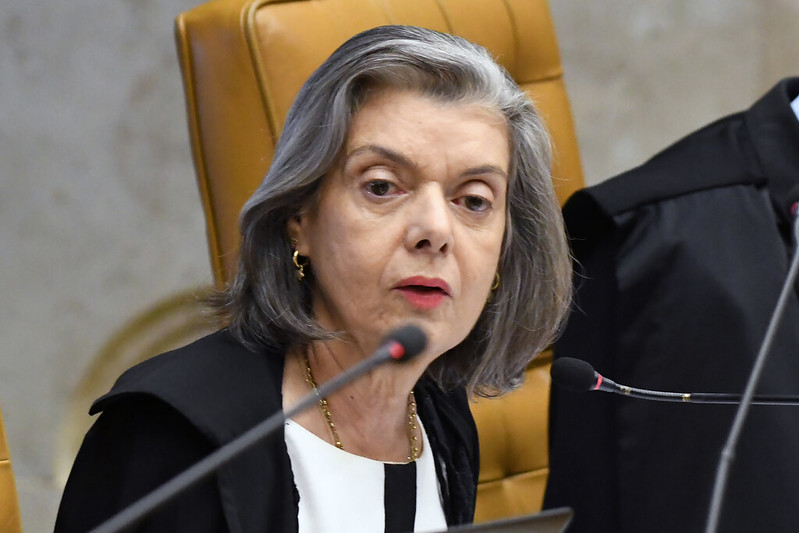 A ministra Cármen Lúcia durante sessão do STF