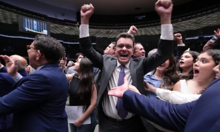O deputado Odair Cunha.