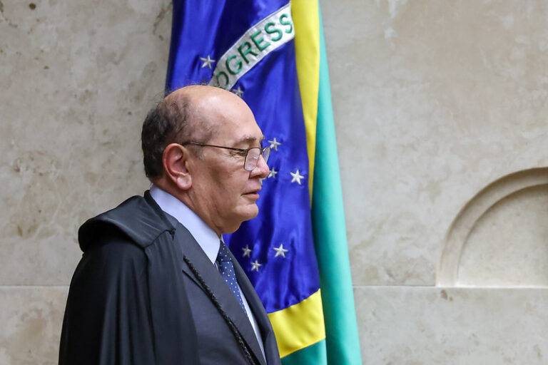 O ministro Gilmar Mendes durante sessão plenária do STF
