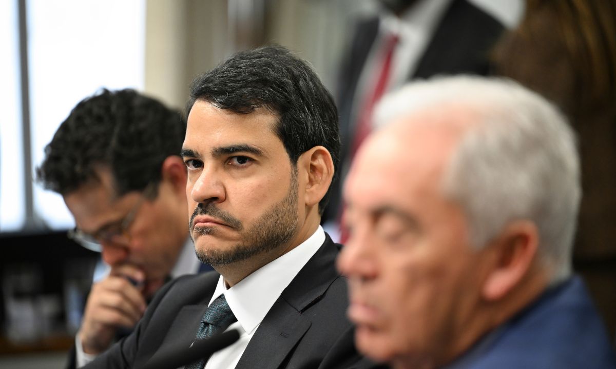 Jorge Messias durante sabatina