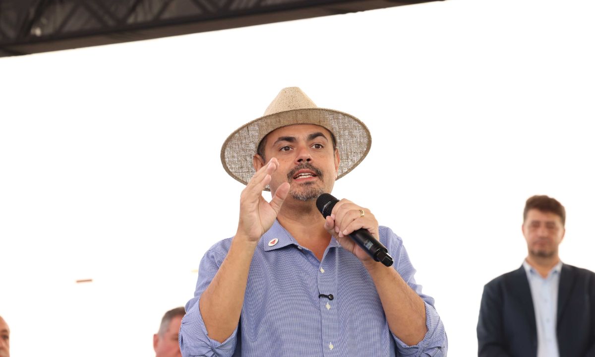 O governador Mateus Simões.