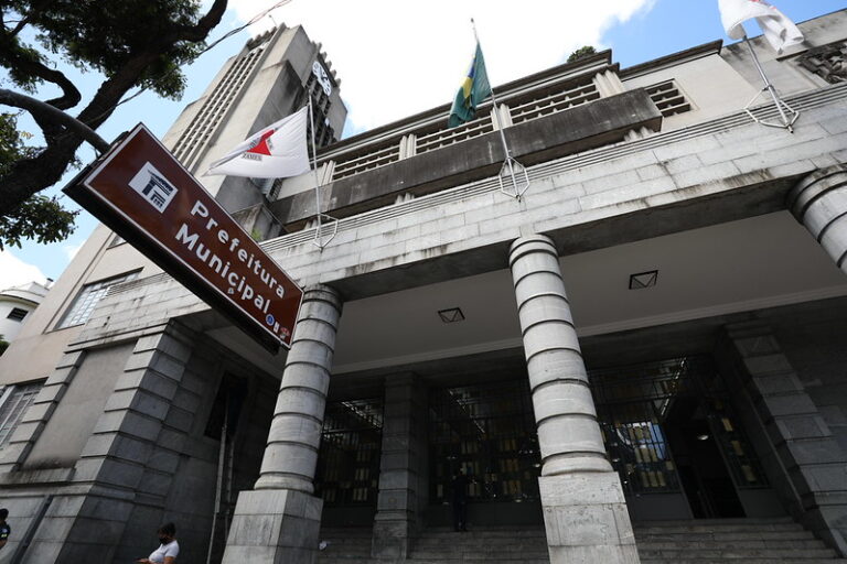 Foto da fachada da sede da Prefeitura de Belo Horizonte