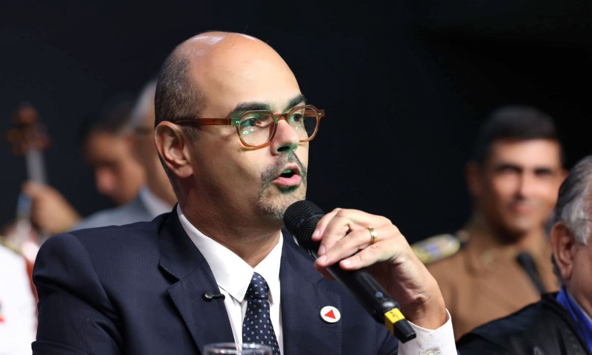 O governador Mateus Simões
